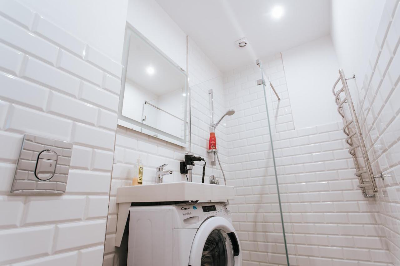 Stylish Latvian-Style Studio Apartment Near City Center, Parks, Cafes & Public Transit Riga Eksteriør billede